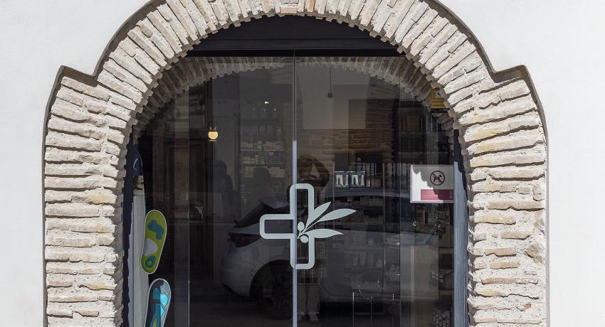 DISEÑO FARMACIA MARA FERRER