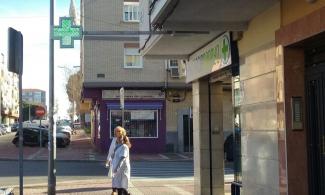 Cruz de farmacia Basic 65 verde