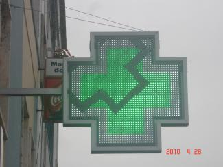 Cruz personalizada para farmacia