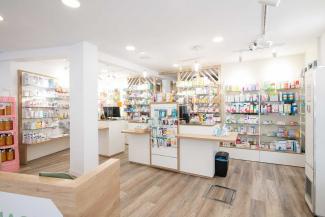 Diseño Interior de Farmacia Elena Barrio 