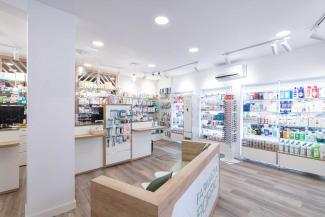 Diseño Interior de Farmacia Elena Barrio 