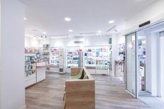 Diseño Interior de Farmacia Elena Barrio 