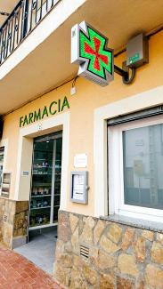 Fachada farmacia de Ángel Hermida