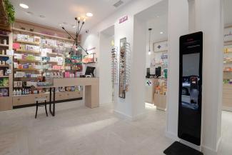 Interior de Farmacia Sonia Gonzalez Palmaz 