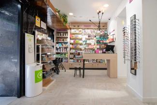 Interior de Farmacia Sonia Gonzalez Palmaz 