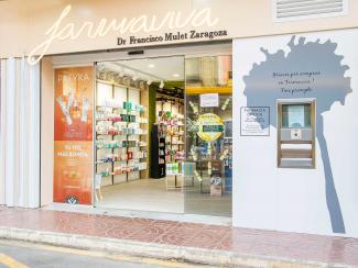 Reforma de farmacia Francisco Mulet (Fachada)