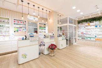 Interior de Farmacia Valdavia