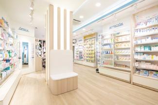 Interior de Farmacia Valdavia