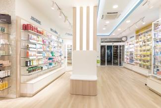 Interior de Farmacia Valdavia