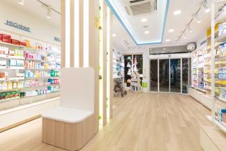 Interior de Farmacia Valdavia