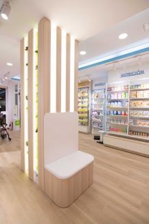 Interior de Farmacia Valdavia