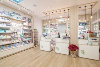 Interior de Farmacia Valdavia